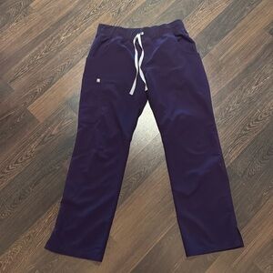 FIGS Women’s KADE high waisted T21004 Cargo Scrub Pants purple plum Drawstring